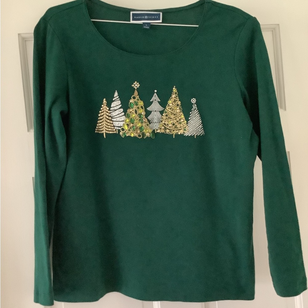 Ladies green Karen Scott top. Size L. Decorative Christmas gold/silver trees.